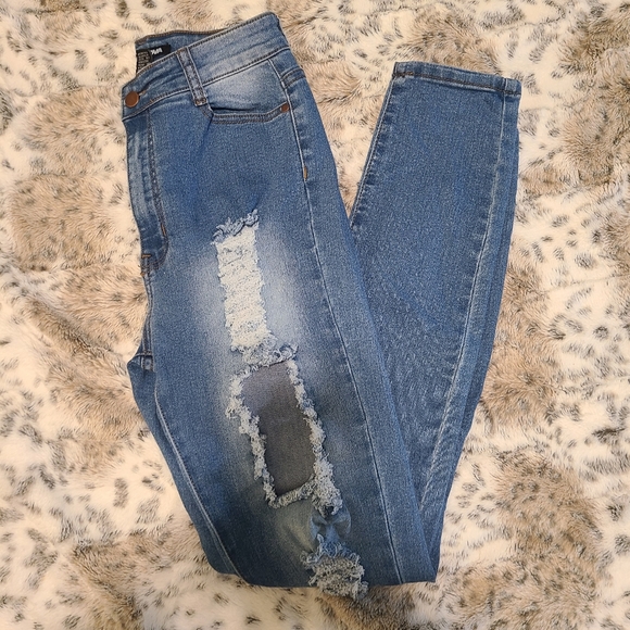 🆕️! NWOT Fashion Nova Distressed Stretch High-Rise Jeans✨️Size 9/10 - Picture 2 of 5